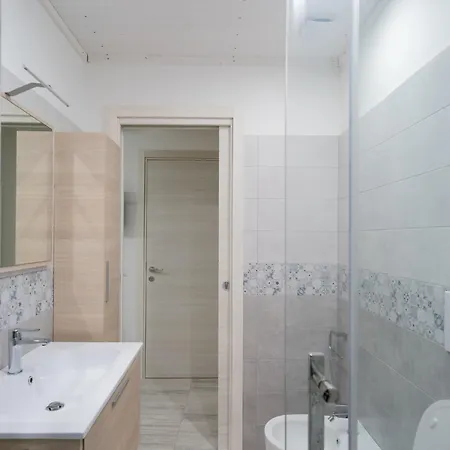 Agora Di - Piazza Madrice B&B 파뷔냐나도