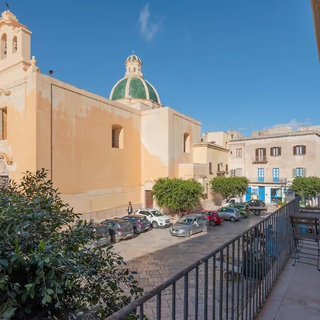 Agora Di - Piazza Madrice 4* 파뷔냐나도