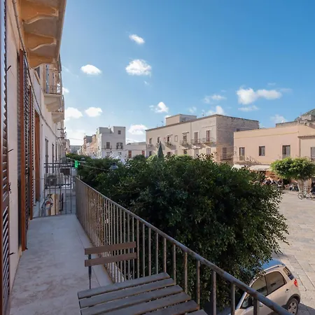 Agora Di - Piazza Madrice