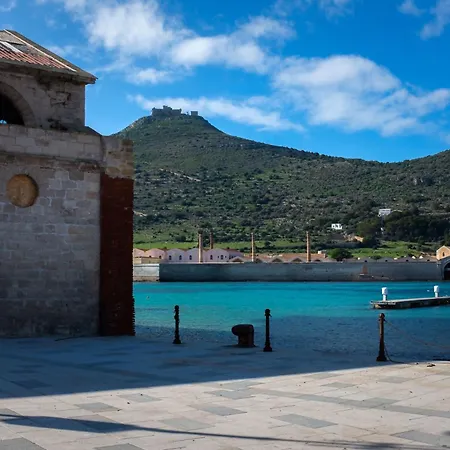 Agorà Di - Piazza Madrice Couette-café Favignana