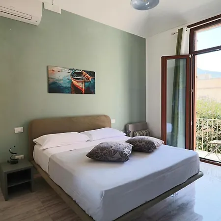 Agora Di - Piazza Madrice B&B 파뷔냐나도