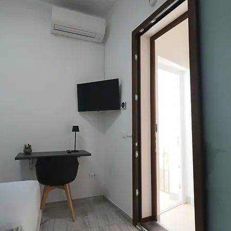 Agora Di - Piazza Madrice B&B